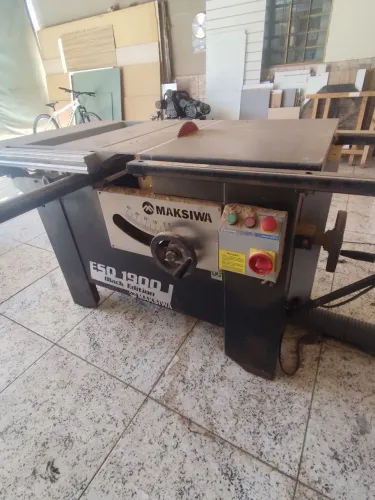 Esquadrejadeira Maksiwa 1900 eixo inclinável c/ coletor