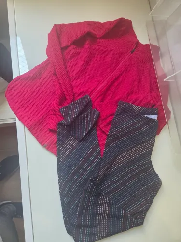 Conjunto jaqueta e legging trackfield tamanho 12 anos