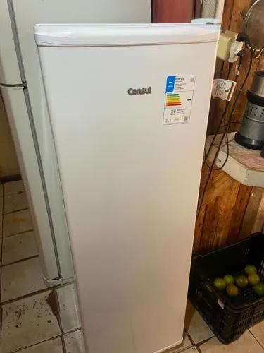 Freezer Consul vertical 142 litros seminova