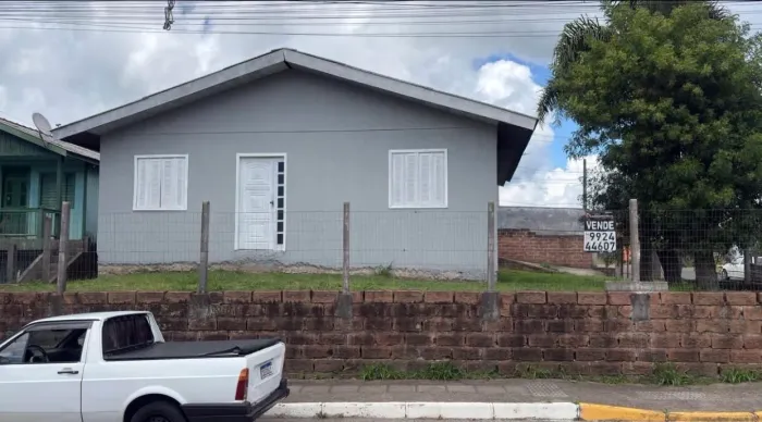 ? CASA DE ESQUINA À VENDA EM CANELA/RS