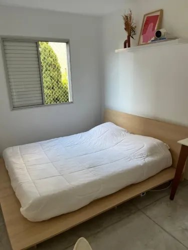 Cama Queen MEM Amadeirada com Cabeceira