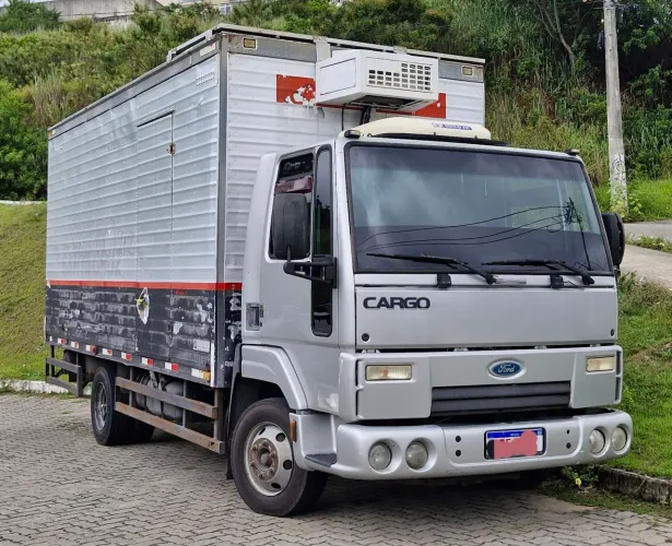 VENDO E FINANCIO  Ford Cargo 815e  com ar elétrico.