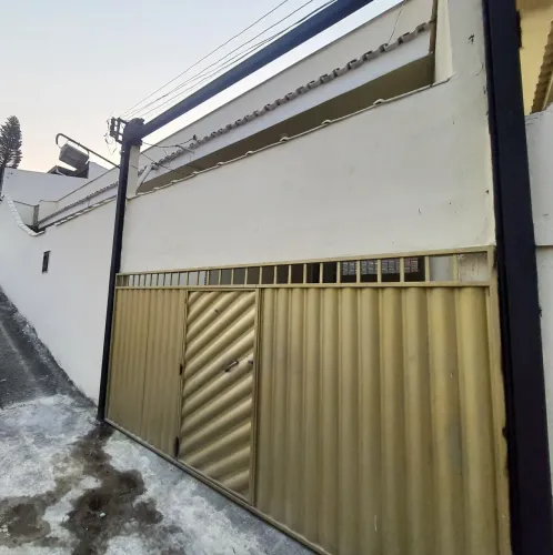 Casa Linear Independente com 4 Quartos, 2 Vagas e Terraço na Roldão Gonçalves Ac Carta