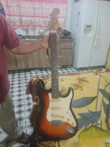 Guitarra Shelter Stratocaster Sunburst - Linda e Regulada