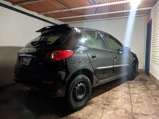 Peugeot 207 XR 1.4 Flex 8V 5P 2010
