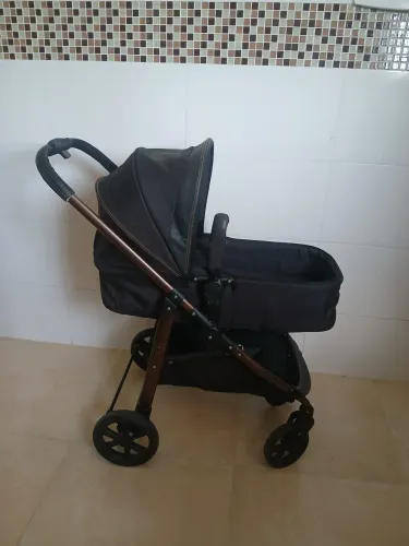Carrinho de bebê + bebê conforto
