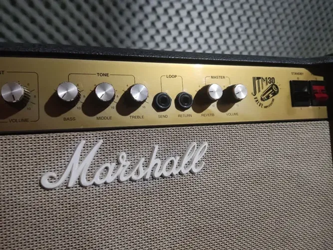 Amplificador valvulado Marshall JTM30 
