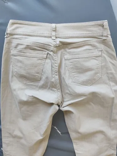 Calça feminina importada.