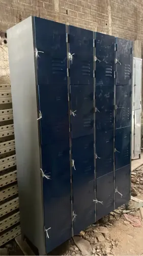 Armário de 16 portas reformado 