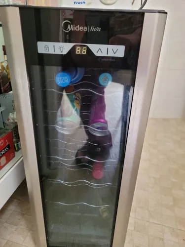Adega MIDEA  Liva