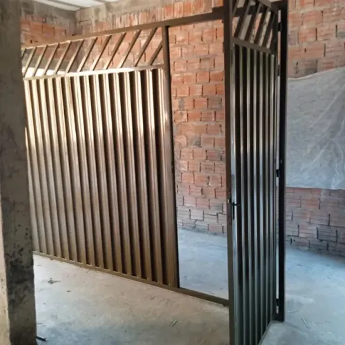 PORTÃO PARA GARAGEM PINTADO MATERIAL GALVANIZADO METALÚRGICA JG 