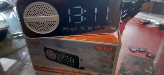 Caixa de Som Bluetooth com Rádio Relógio AD-520