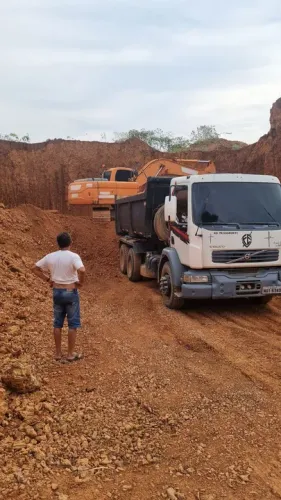 Alugo faço frete venda de materiais