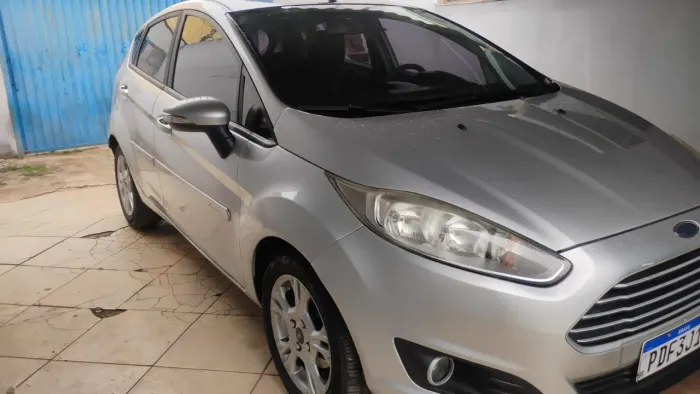 Ford Fiesta 1.6 16V Flex Aut. 5P 2015