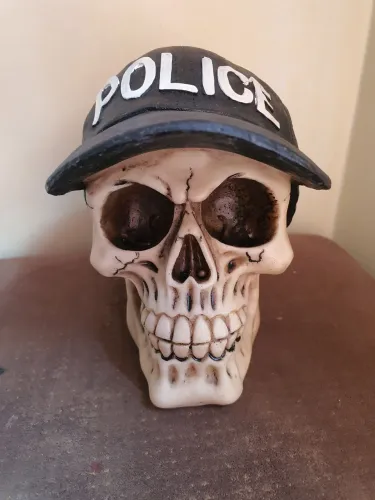 CAVEIRA DA POLICIA EM RESINA