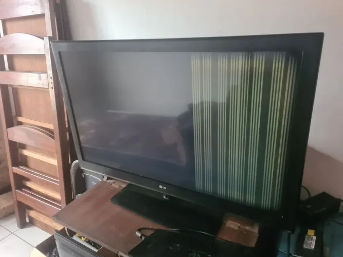 Televisão LG - com defeito (modelo 42CS460C 42 polegadas)