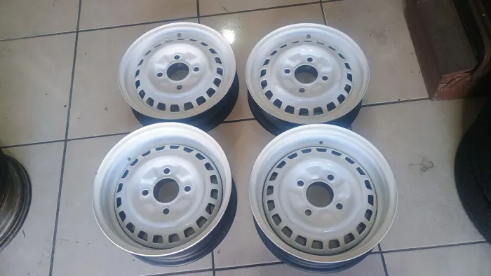 RODAS 4 FUROS ARO 15 TALA LARGA PRO FUSCA BRASÍLIA VARIANT 