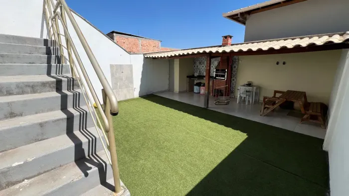 Casa Duplex com 3 Quartos no Bairro Diamante com área Gourmet