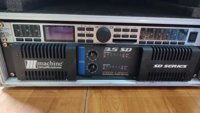 processador digital Berhringer DCX 2496 promoção abaixei