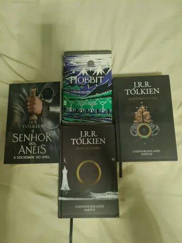 Coleção Senhor dos Anéis + O Hobbit. Usados mas em bom estado. 2 capa comum e 2 capa dura