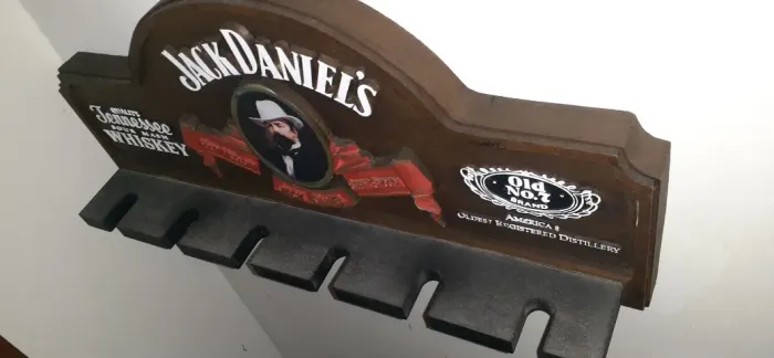 lindo porta-taças para pendurar na parede