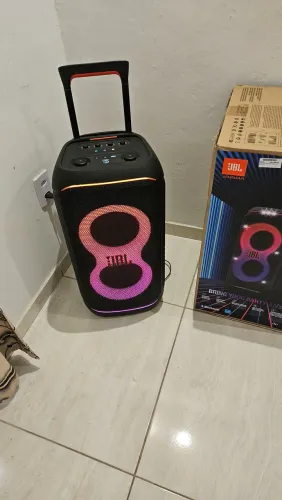 Caixa de som jbl 320 estado de zero sem detalhes so foi ligado umas 5