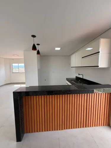 ALUGA-SE APARTAMENTO TIPO FLAF SEMI MOBILIADO
