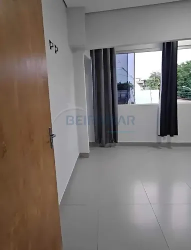 Kitnet na Vila Planalto: Renda Imediata e Localização Estratégica à Venda na Rua 12 - Vila