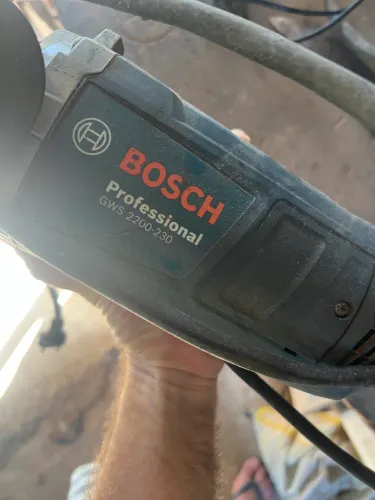 Esmerilhadeira 220 pouco usada 