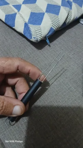 Ferramenta para iscar iscas