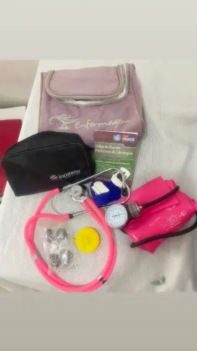Kit enfermagem novo Rosa Esfigmomanômetro, estetoscópio, necessarie?