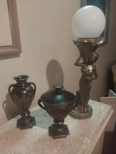 Conjunto de abajour e peças decorativas