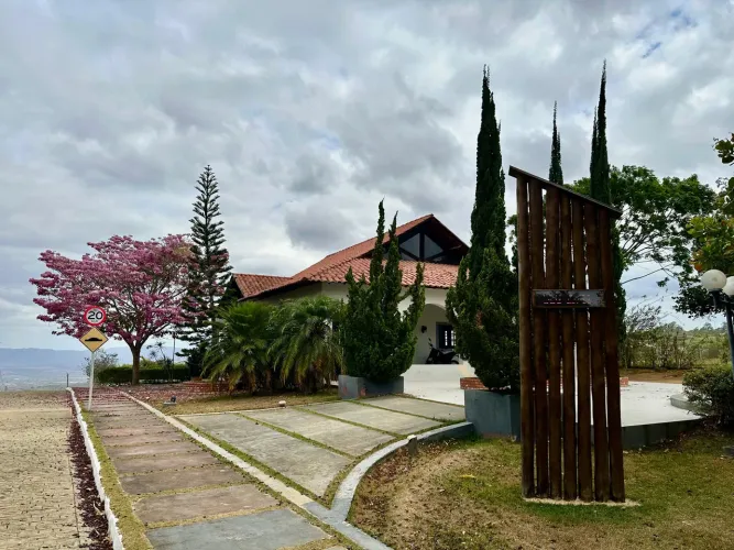 Lote em condomínio rural com 757 metros quadrados em Vila Vitorino - Riacho das Almas - PE