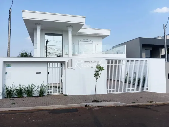 Casa à venda 4 Quartos, 4 Suites, 4 Vagas, 450M², Jardim Morumbi, Arapongas - PR