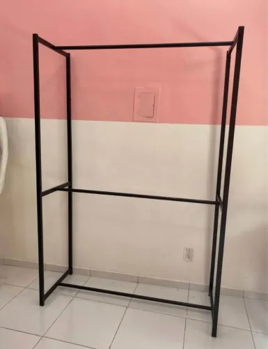 Arara de Roupa em Metal