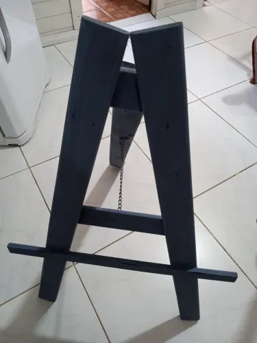 Cavalete de madeira (para Formaturas).