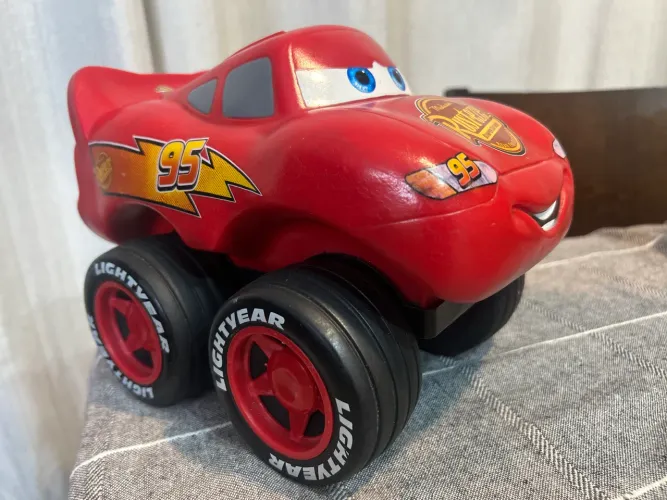 Carro Relâmpago McQueen Disney Fofomóvel 
