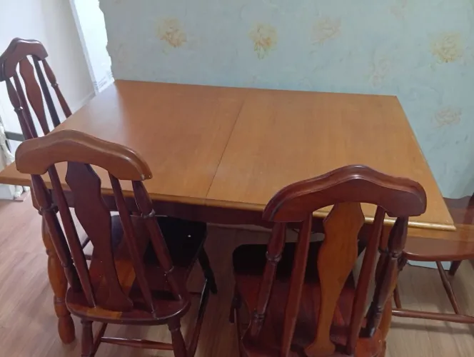Mesa de Madeira Maciça Torneada
