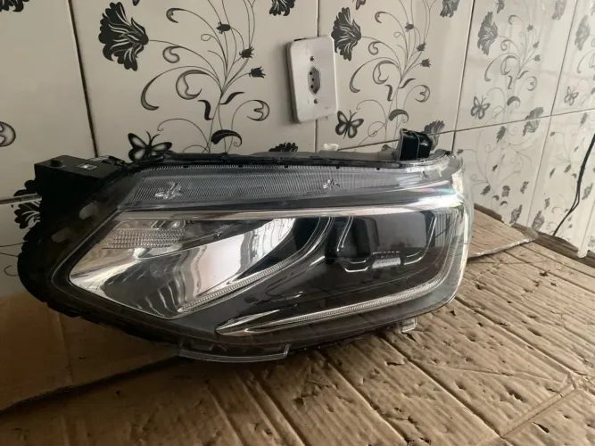 Farol Da Tracker 2020 Com Led Lado Esquerdo