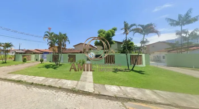 Sobrado a venda em condomínio / Martim de Sá / Piscina / 02 dormitório, sendo 1 suíte / 65