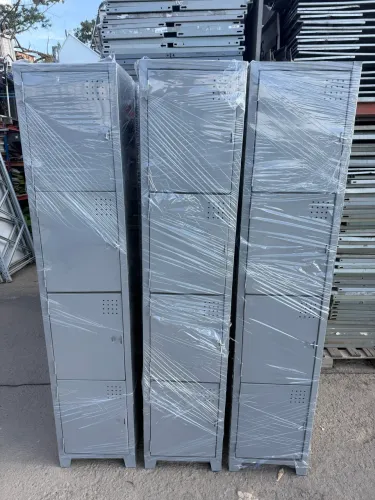 Armários de 4 portas novo