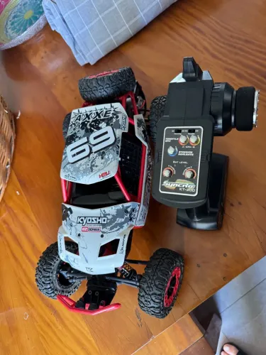Carro de controle remoto Kyosho