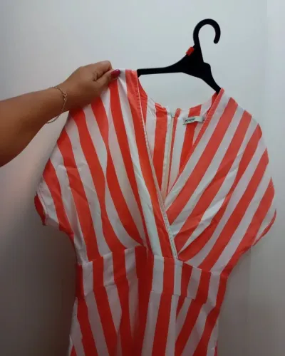 Vestido Hering curto listrado laranja e branco
