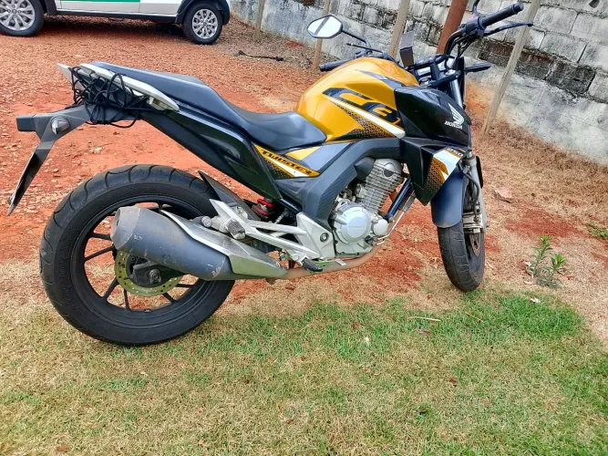 Vendo moto TWISTER 2020
