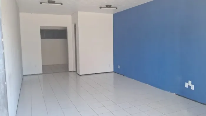 Cumbuco: Loja 40m2 na avenida principal