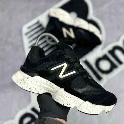 Tênis New Balance 574 Preto com Detalhes Brancos