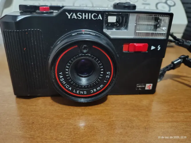 Camera fotográfica yashica