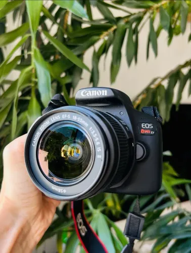 Canon REBEL T7 + Lente 18-55mm