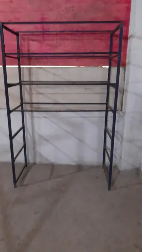 pés de estantes de ferro