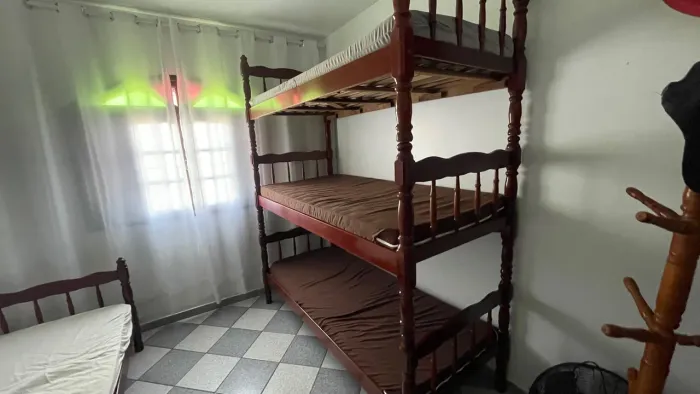 Camas de Solteiro em Madeira -R$ 350 cada (podem virar beliches)